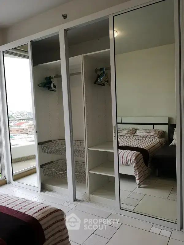 1-BR Condo at Supalai River Place Charoen Nakorn near BTS Krung Thon Buri — photo 3