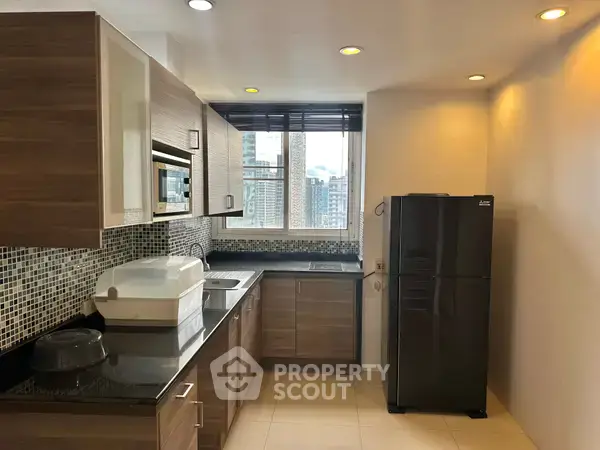 2-BR Condo at Top View Tower Condominium near BTS Thong Lor — photo 3