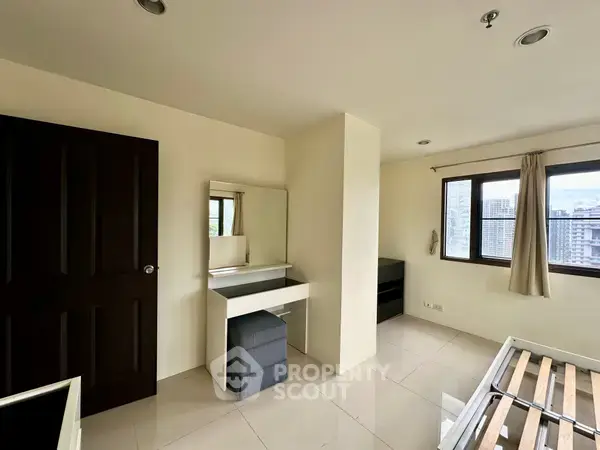 2-BR Condo at Top View Tower Condominium near BTS Thong Lor — photo 4