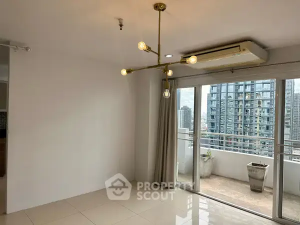 2-BR Condo at Top View Tower Condominium near BTS Thong Lor — photo 5