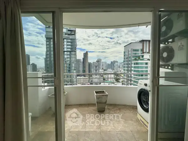 2-BR Condo at Top View Tower Condominium near BTS Thong Lor — photo 2