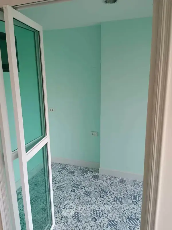 1-BR Condo at Lumpini Place Narathiwas 24 in Chong Nonsi — photo 5