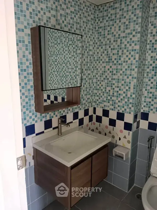 1-BR Condo at Lumpini Place Narathiwas 24 in Chong Nonsi — photo 6