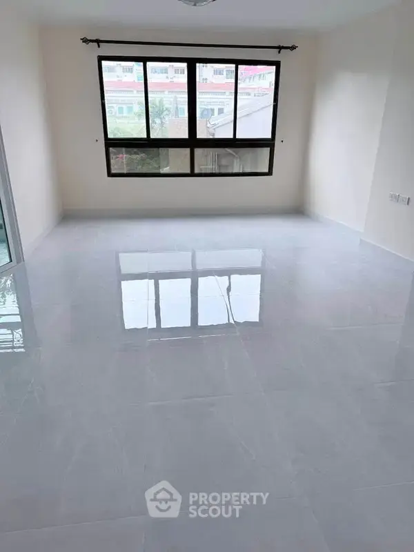 1-BR Condo at Lumpini Place Narathiwas 24 in Chong Nonsi — photo 4