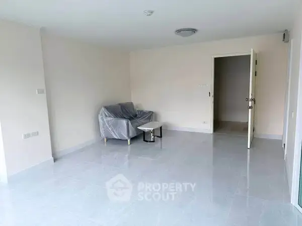 1-BR Condo at Lumpini Place Narathiwas 24 in Chong Nonsi — photo 2