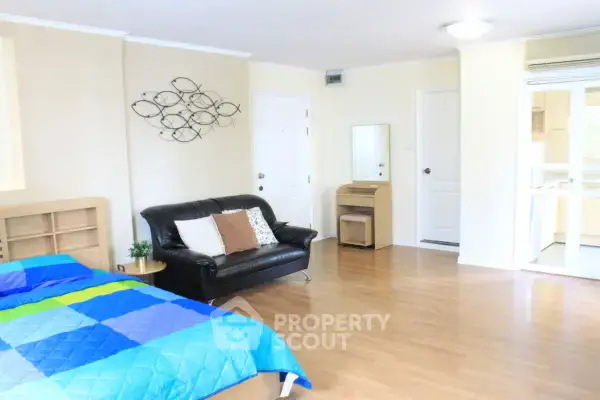 1-BR Condo at Lumpini Place Narathiwas 24 in Chong Nonsi — photo 3