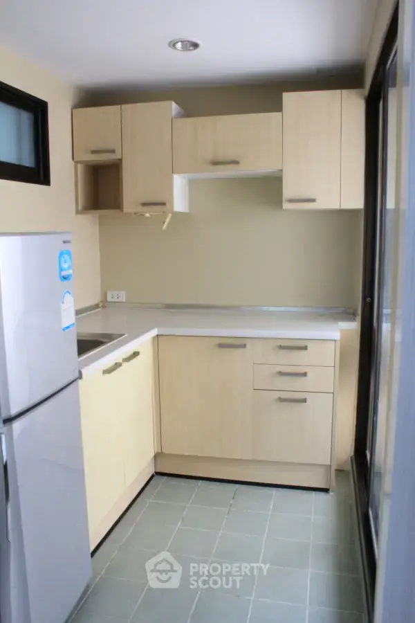 1-BR Condo at Lumpini Place Narathiwas 24 in Chong Nonsi — photo 5