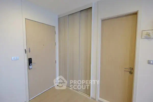 1-BR Condo at Rhythm Asoke near MRT Phra Ram 9 — фото 3