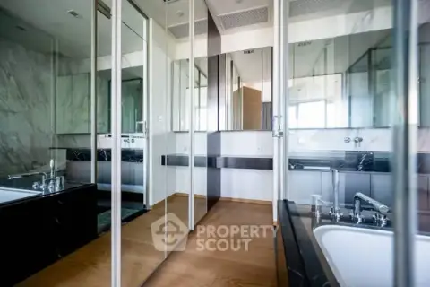 1-BR Condo at Saladaeng One near MRT Si Lom — photo 4