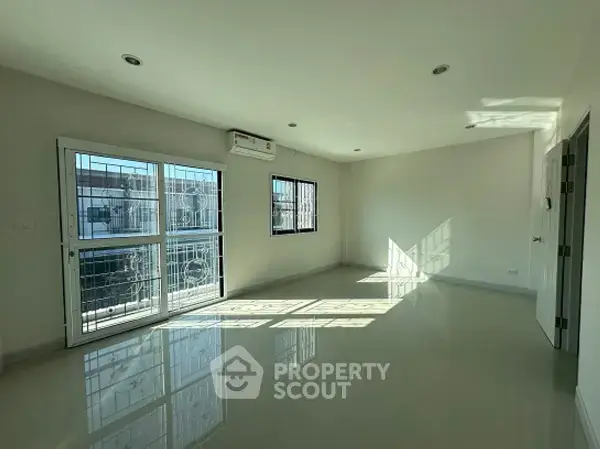 3-BR Townhouse in San Klang — photo 7