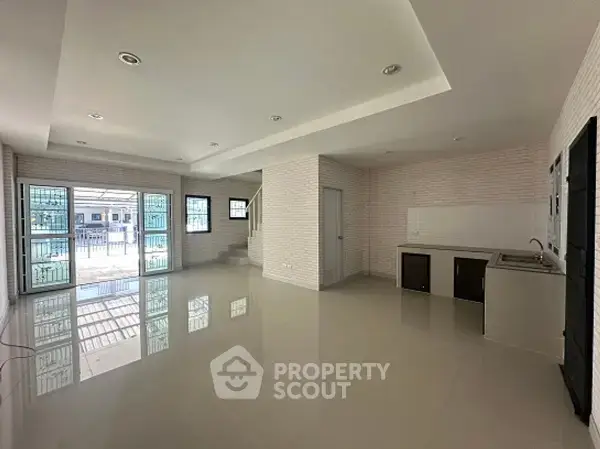 3-BR Townhouse in San Klang — photo 3
