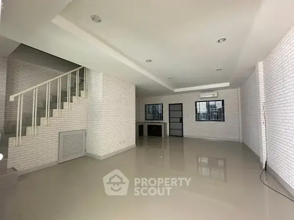 3-BR Townhouse in San Klang — photo 2