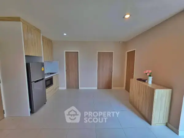 2-BR Condo at 103 Central Condominium in Chai Sathan — фото 3