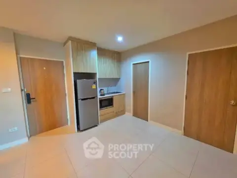 2-BR Condo at 103 Central Condominium in Chai Sathan — фото 4