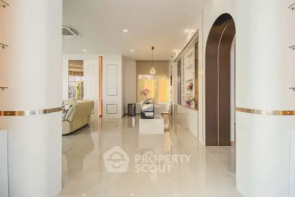 6-BR Villa in Tha Wang Tan — ภาพ 2
