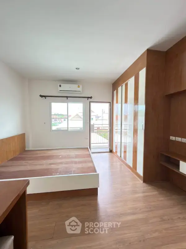 4-BR House in San Sai Noi — photo 3