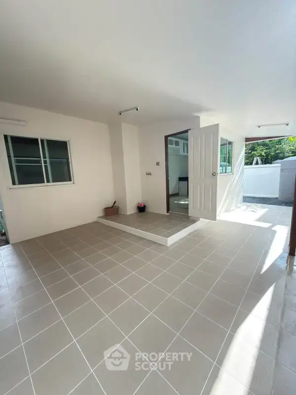 4-BR House in San Sai Noi — photo 6