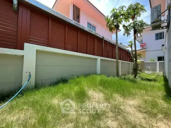 4-BR Condo at Lanna Condominium in Pa Tan — 照片 3