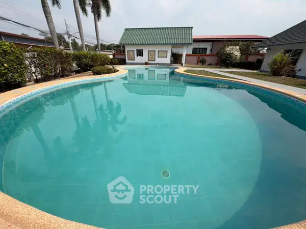 6-BR Villa close to Pattaya — ภาพ 3