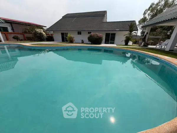 6-BR Villa close to Pattaya — ภาพ 4