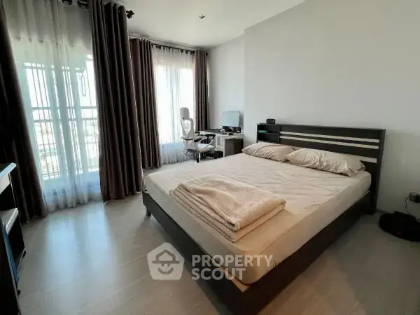 1-BR Condo at Life Sukhumvit 62 near BTS Bang Chak — photo 2