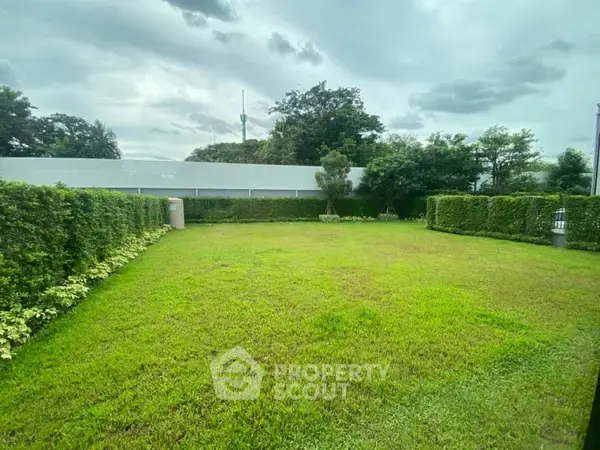 5-BR House at Grand Bangkok Boulevard Ramintra-Kaset Nawamin in Khan Na Yao — photo 5