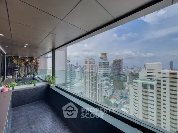 3-BR Condo at Vittorio Sukhumvit 39 near BTS Phrom Phong — photo 7