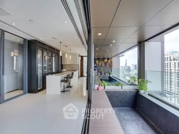 3-BR Condo at Vittorio Sukhumvit 39 near BTS Phrom Phong — photo 3