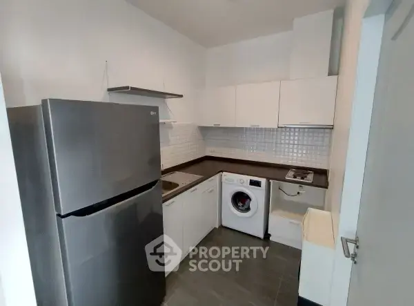 2-BR Condo at The Light House Sathorn–Chareonnakorn near BTS Krung Thon Buri — ภาพ 4