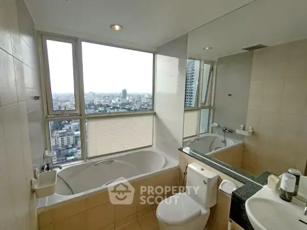 2-BR Condo at The Light House Sathorn–Chareonnakorn near BTS Krung Thon Buri — ภาพ 5