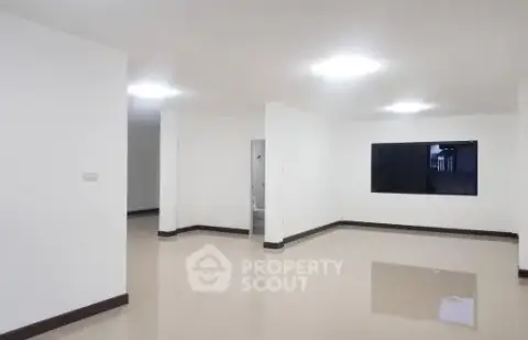 4-BR House in Chai Sathan — ภาพ 3