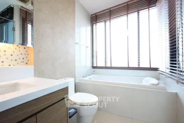 2-BR Condo at Bright Sukhumvit 24 Condominium near BTS Phrom Phong — ภาพ 3