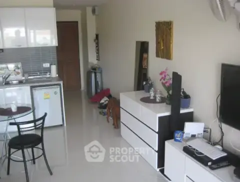 1-BR Condo at Emerald Palace Condominium close to Phratamnak — photo 4
