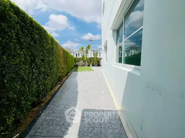 3-BR Townhouse at Indy 2 Bangna-Ramkhamhaeng 2 in Dokmai — photo 4
