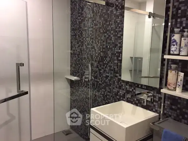 1-BR Condo at The Room Sathorn near BTS Saint Louis — ภาพ 7