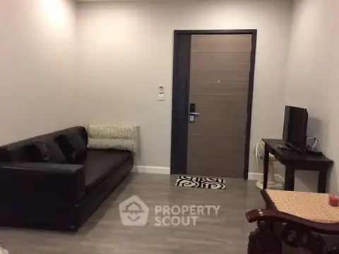 1-BR Condo at The Room Sathorn near BTS Saint Louis — ภาพ 2