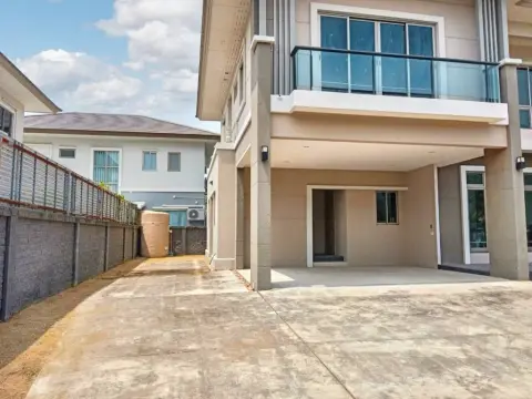 House in Saphan Sung, Bangkok, Thailand 4 bedrooms — photo 4