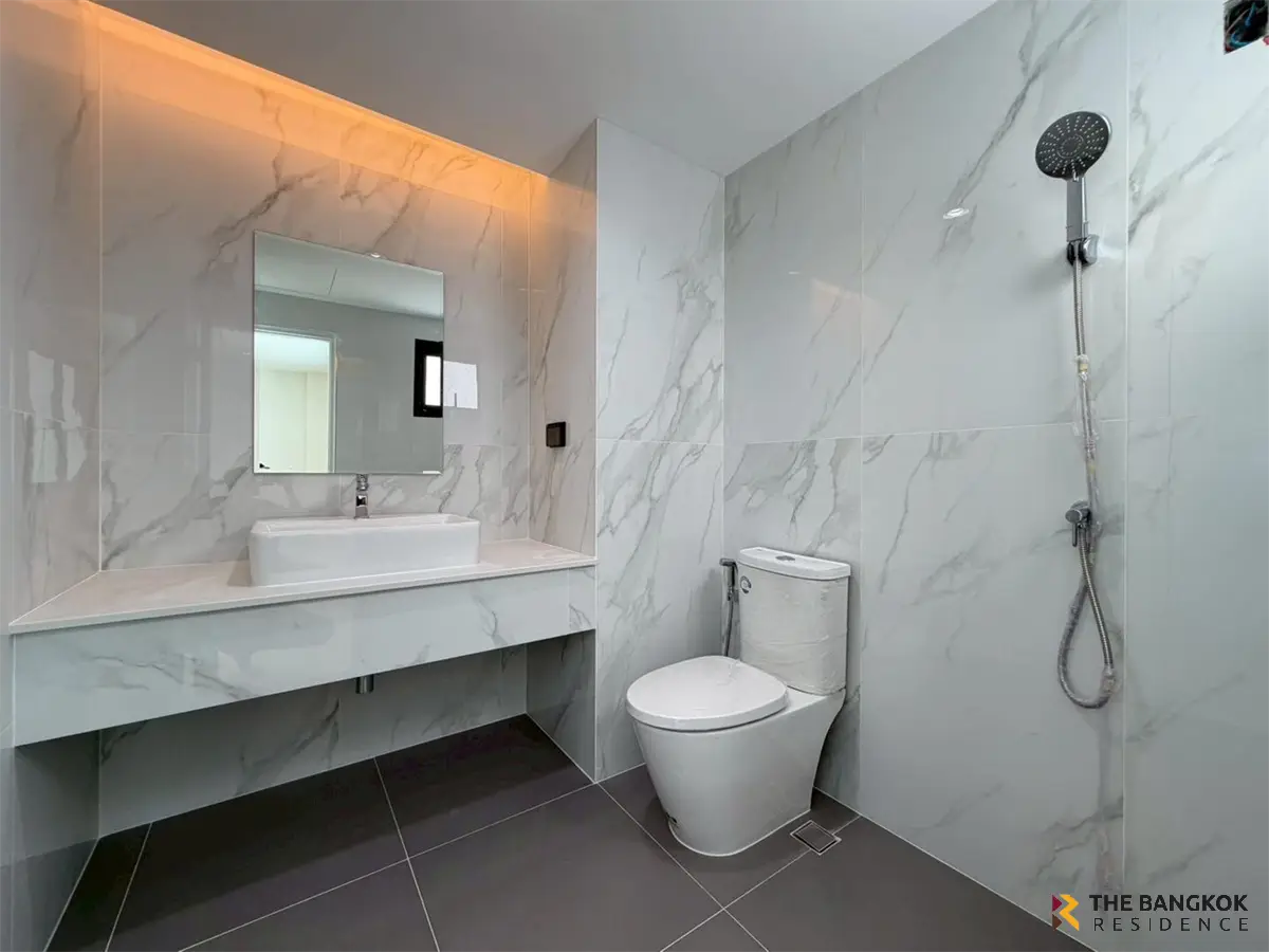 Townhouse in Bangkok, Thailand 4 bedrooms — photo 2