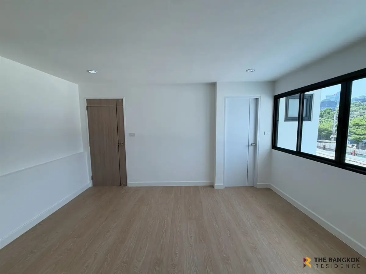 Townhouse in Bangkok, Thailand 4 bedrooms — photo 6