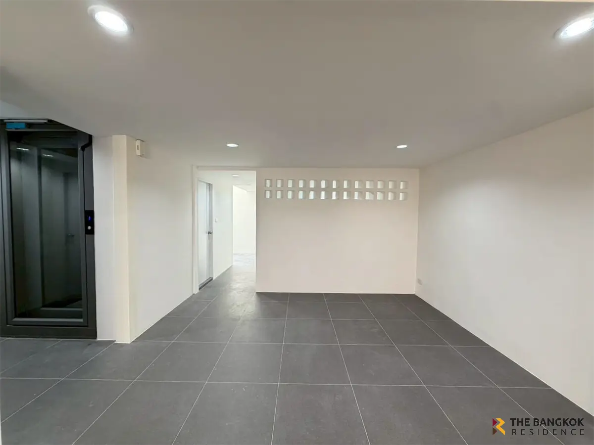 Townhouse in Bangkok, Thailand 4 bedrooms — photo 3