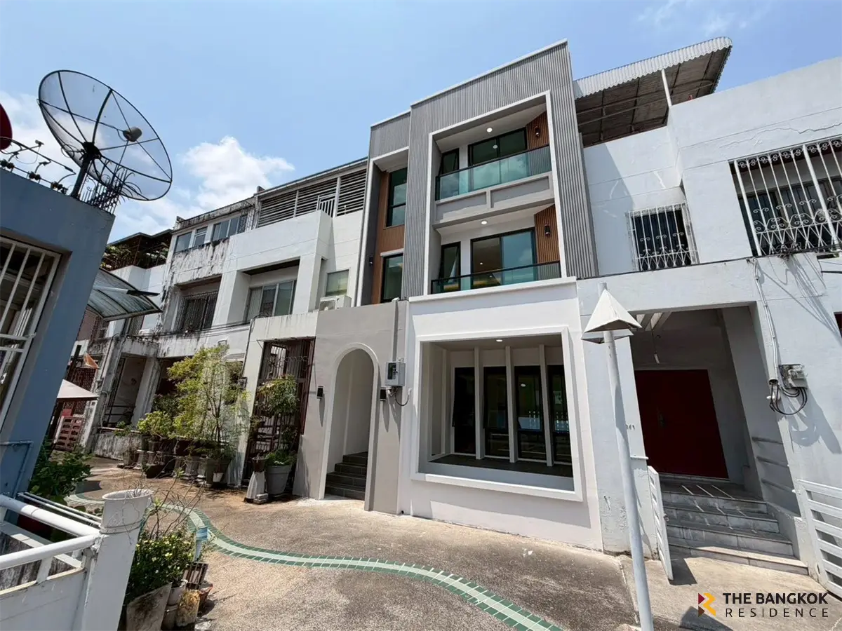 Townhouse in Bangkok, Thailand 4 bedrooms — photo 7