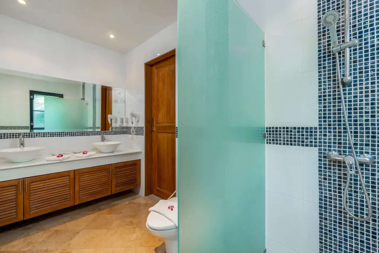 Condo in Phuket, Thailand, 3 bedrooms in ANDAMAYA SURIN BAY — photo 9