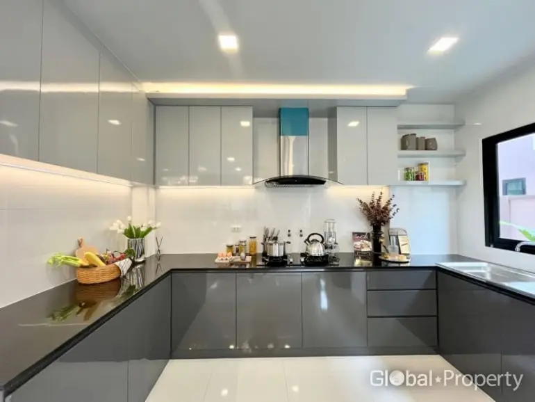 House in Pattaya, Thailand 5 bedrooms — ภาพ 6