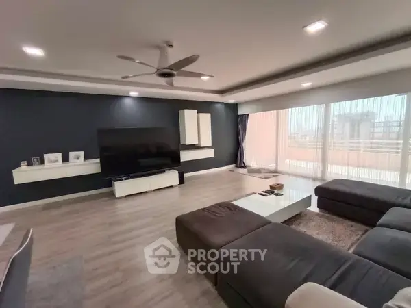 2-BR Condo at Executive Residence II & IV close to Phratamnak — ภาพ 7