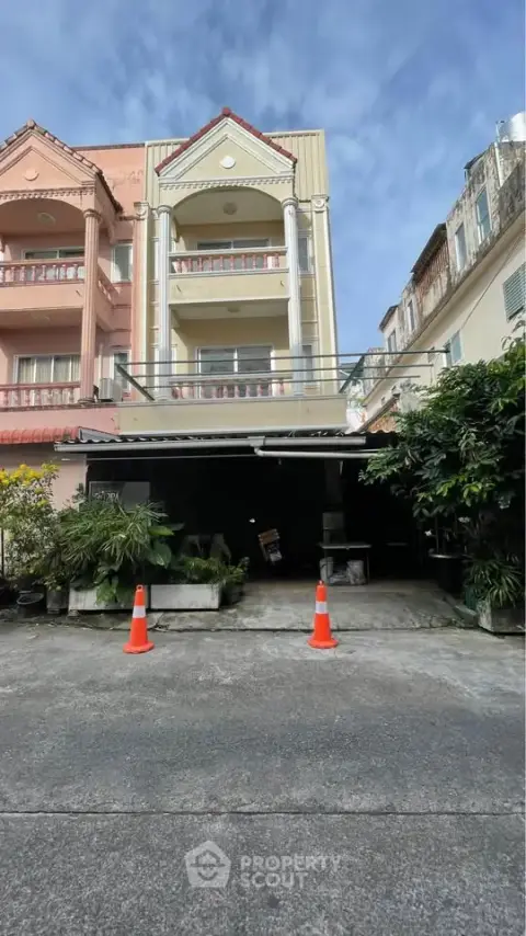 2-BR House in Talat Nuea — photo 2