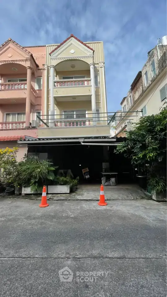 2-BR House in Talat Nuea — photo 2