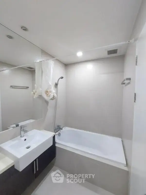1-BR Condo at Noble Solo close to Thong Lo — photo 7