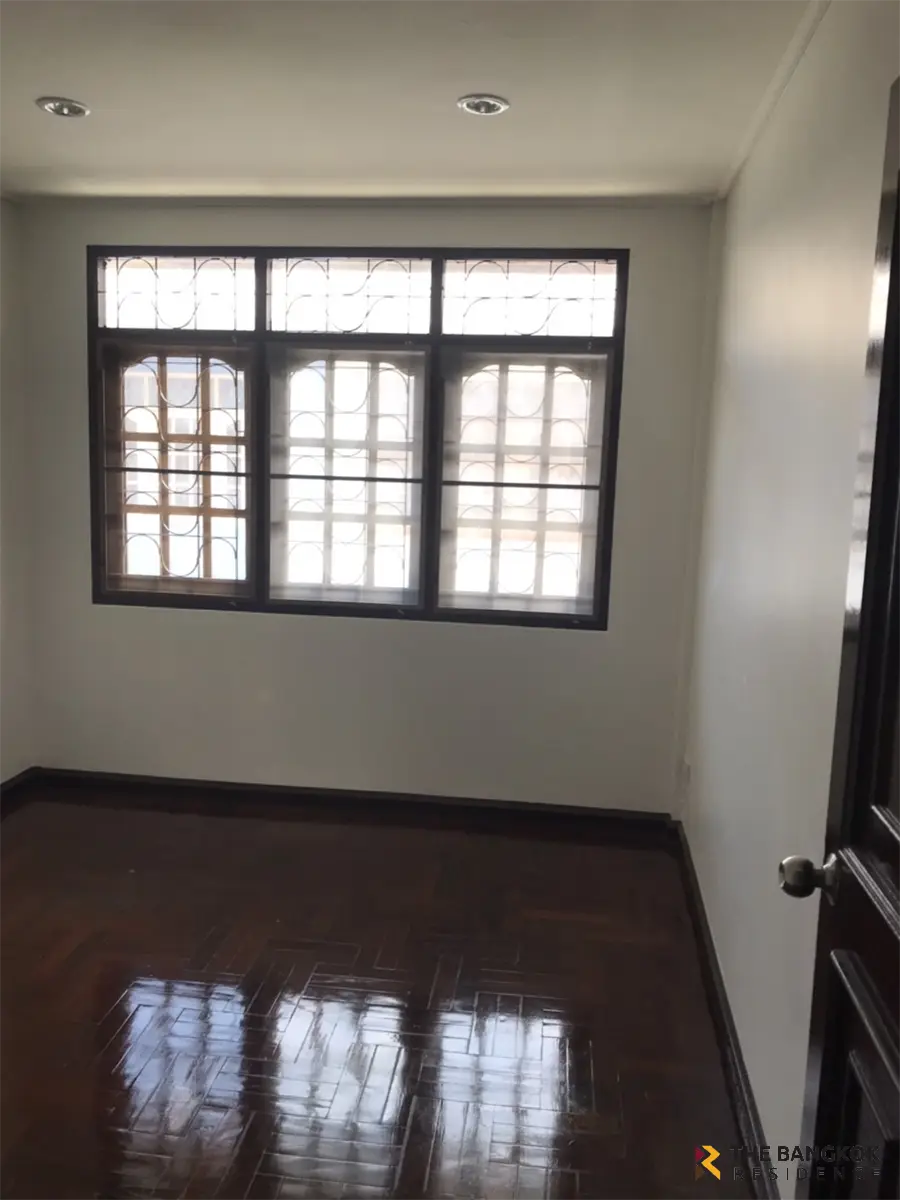 Townhouse in Bangkok, Thailand 3 bedrooms — photo 8
