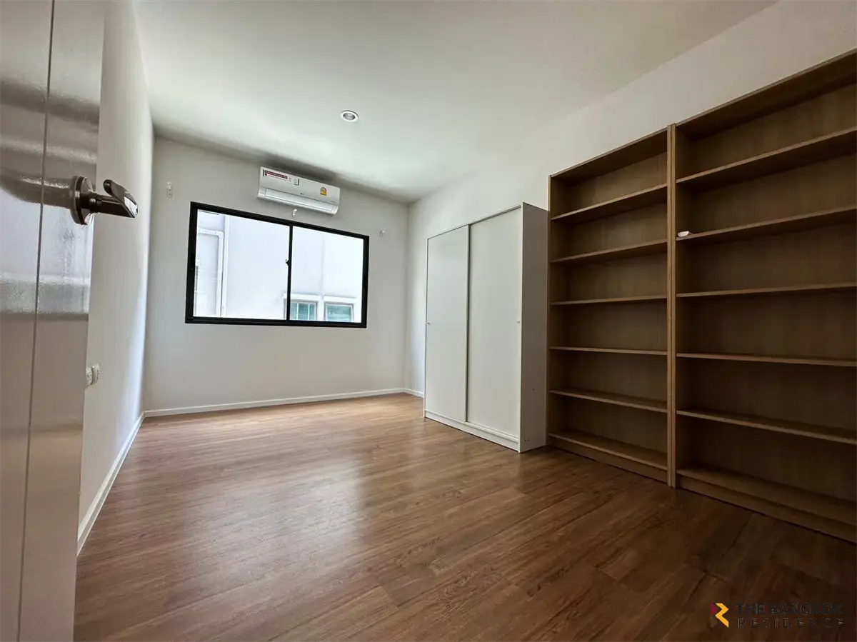 Townhouse in Bangkok, Thailand 4 bedrooms — photo 4
