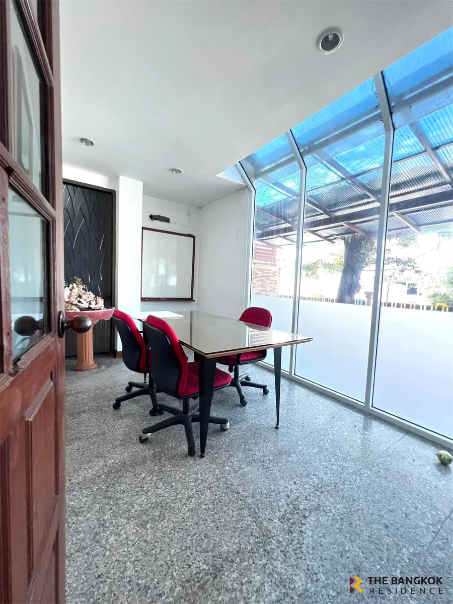 Townhouse in Bangkok, Thailand 4 bedrooms — photo 9